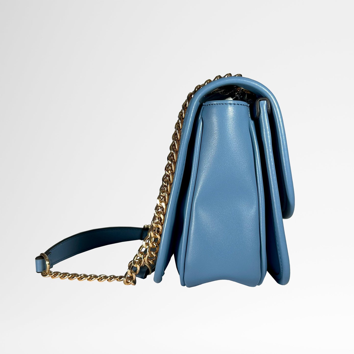 Bolsa Guess Crossbody con cadenas doradas dobles, azul