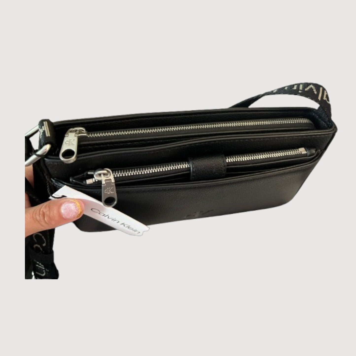 Bolso bandolera con cremallera para teléfono Calvin Klein Negro