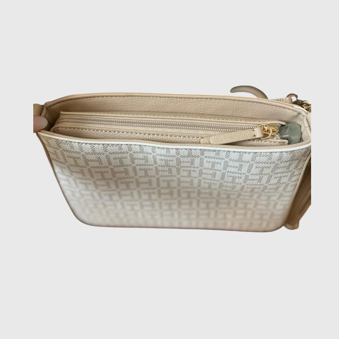 Bolso con logotipo beige de Tommy Hillfiger