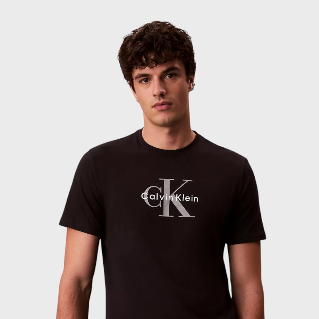Playera Calvin Klein negra (Talla L)