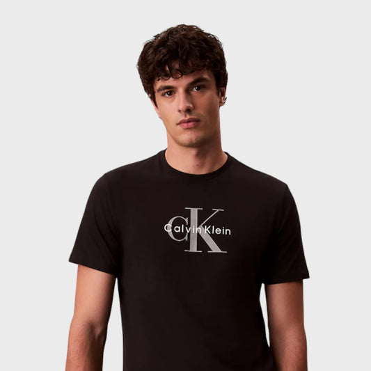 Playera Calvin Klein negra (Talla L)