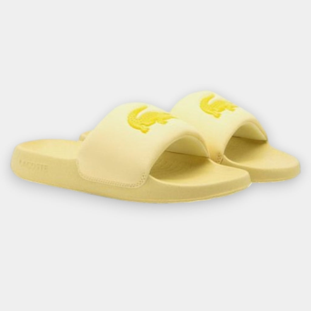 LACOSTE SANDALIA PLANA AMARILLA LOGO - 24 CM