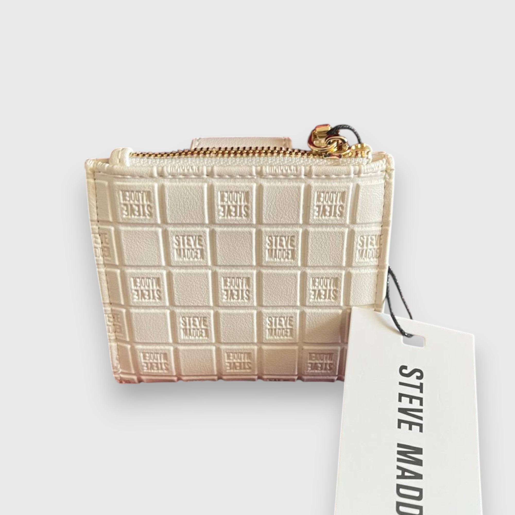 Tarjetero Steve Madden blanco con relieve